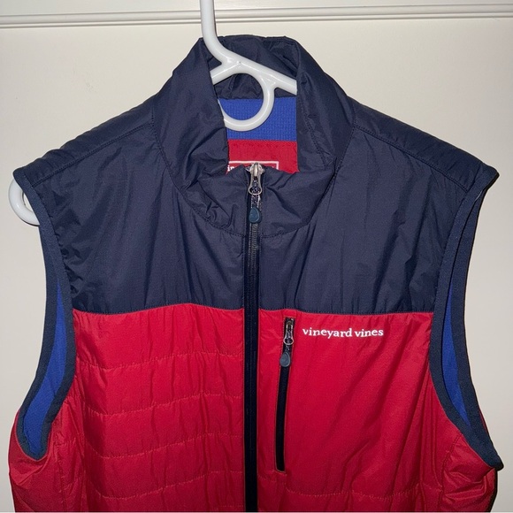 Vineyard Vines Sleeveless Insulated Navy and Red Performance Puffer Vest - Picture 2 of 13